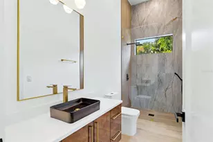1870 Jasmine Dr, Sarasota, FL 34239 - Photo 16