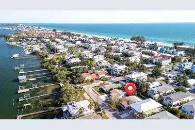 2404 Avenue A, Bradenton Beach, FL 34217 - Photo 2