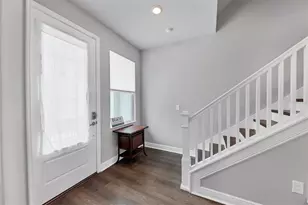 2329 Lindstrom St, Sarasota, FL 34236 - Photo 2