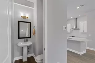 2329 Lindstrom St, Sarasota, FL 34236 - Photo 8