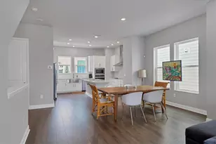 2329 Lindstrom St, Sarasota, FL 34236 - Photo 6