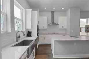 2329 Lindstrom St, Sarasota, FL 34236 - Photo 12