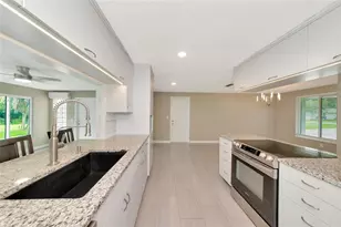 6211 Canary St, Sarasota, FL 34241 - Photo 14