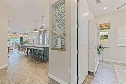 1421 14th Street N, Saint Petersburg, FL 33704 - Photo 2