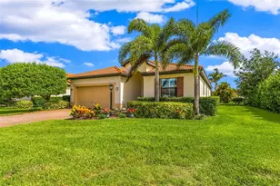 10233 Loch Lomond Dr, Bradenton, FL 34211 - Photo 4