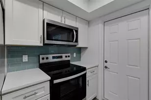 2826 W Rainbow Cir, Sarasota, FL 34231 - Photo 4