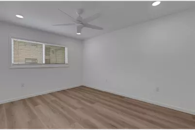 2826 W Rainbow Circle #2818, Sarasota, FL 34231 - Photo 20