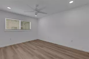2826 W Rainbow Cir, Sarasota, FL 34231 - Photo 20