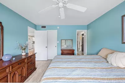 6470 Hollywood Boulevard #208, Sarasota, FL 34231 - Photo 10