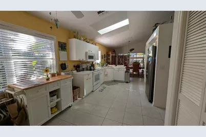 5406 83rd Terrace E, Sarasota, FL 34243 - Photo 4