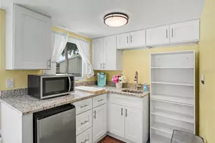 2547 Bahia Vista St, Sarasota, FL 34239 - Photo 20