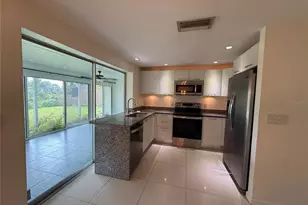 3211 Mayflower St, Sarasota, FL 34231 - Photo 4