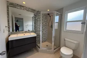 3211 Mayflower St, Sarasota, FL 34231 - Photo 8