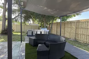 907 Fruitland Ave, Bradenton, FL 34207 - Photo 4