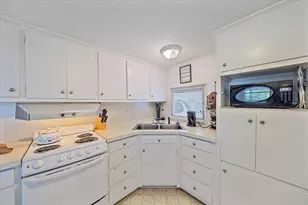 1100 University Pkwy, Sarasota, FL 34234 - Photo 4