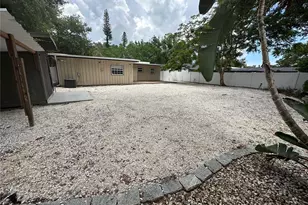 2559 E Paulstan Ct, Sarasota, FL 34237 - Photo 4