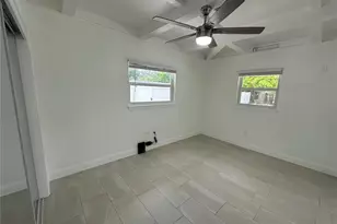 2559 E Paulstan Ct, Sarasota, FL 34237 - Photo 18
