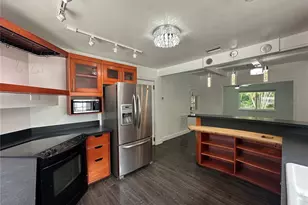 2559 E Paulstan Ct, Sarasota, FL 34237 - Photo 12