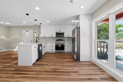 1524 Carson Circle NE, Saint Petersburg, FL 33703 - Photo 10