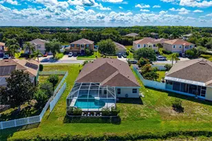 6143 42nd St Cir E, Bradenton, FL 34203 - Photo 4