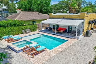 2437 Floyd St, Sarasota, FL 34239 - Photo 44