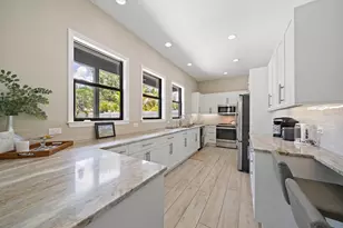 1905 Tulip Dr, Sarasota, FL 34239 - Photo 16