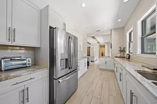 1905 Tulip Dr, Sarasota, FL 34239 - Photo 22
