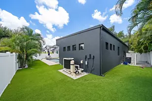 1905 Tulip Dr, Sarasota, FL 34239 - Photo 46
