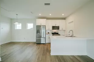 7910 Lake Flores Ave, Bradenton, FL 34210 - Photo 6