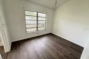 8302 N Flintrock Ct, Tampa, FL 33615 - Photo 6