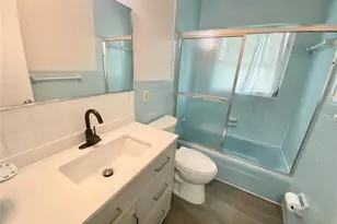8302 N Flintrock Ct, Tampa, FL 33615 - Photo 10