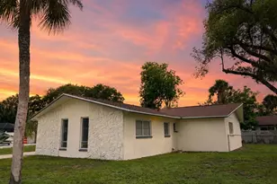 8302 N Flintrock Ct, Tampa, FL 33615 - Photo 18