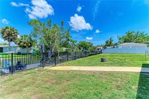 302 Dona Dr, Nokomis, FL 34275 - Photo 36