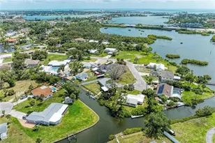 302 Dona Dr, Nokomis, FL 34275 - Photo 1