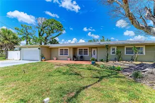 302 Dona Dr, Nokomis, FL 34275 - Photo 2