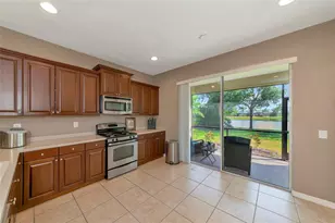 4930 Newport News Cir, Bradenton, FL 34211 - Photo 8