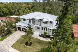 626 Buttonwood Dr, Longboat Key, FL 34228 - Photo 22