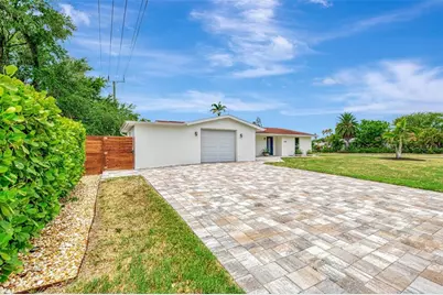 2920 Gulf Gate Drive, Sarasota, FL 34231 - Photo 2