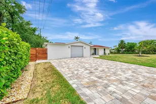 2920 Gulf Gate Dr, Sarasota, FL 34231 - Photo 2