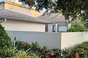 4683 Winston Ln N, Sarasota, FL 34235 - Photo 4