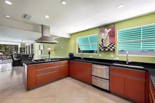 311 Magellan Dr, Sarasota, FL 34243 - Photo 16