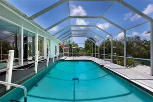 311 Magellan Dr, Sarasota, FL 34243 - Photo 36
