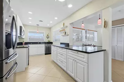 3612 S Lockwood Ridge Road, Sarasota, FL 34239 - Photo 12