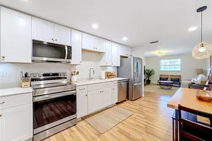202 Peacock Ln, Holmes Beach, FL 34217 - Photo 2
