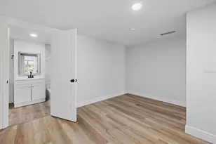 2818 Olympic St, Sarasota, FL 34231 - Photo 12