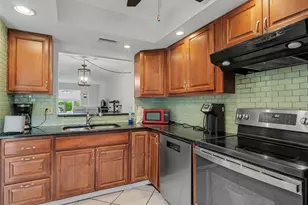 2653 Woodgate Ln, Sarasota, FL 34231 - Photo 4