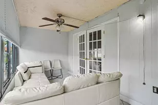2653 Woodgate Ln, Sarasota, FL 34231 - Photo 12