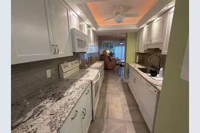 204 3rd Street W #405, Bradenton, FL 34205 - Photo 4