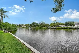 2103 Lusitania Dr, Sarasota, FL 34231 - Photo 4