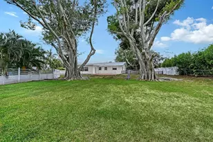 2103 Lusitania Dr, Sarasota, FL 34231 - Photo 40